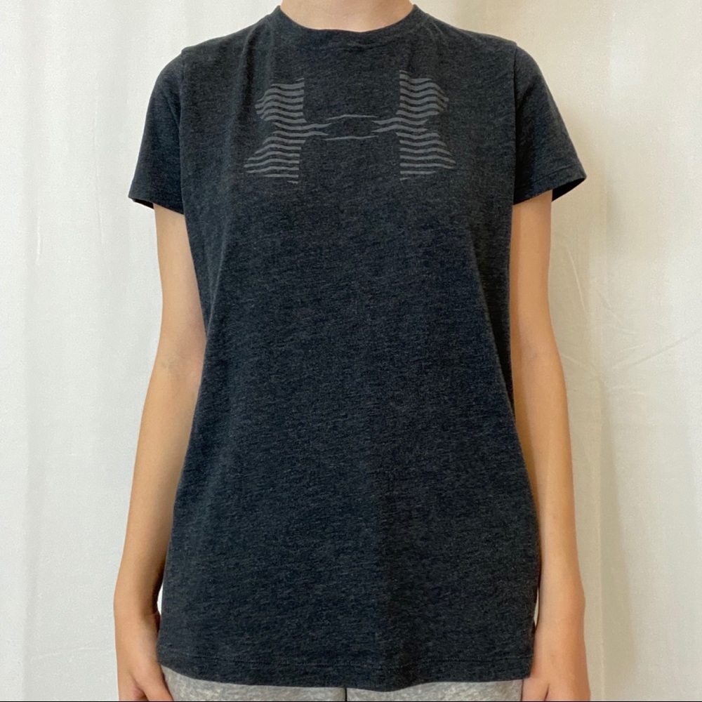 under armour gray loose t shirt